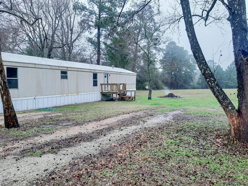 310 A Graham Road, 3-Bed/2-Bath : Huntsville : Walker County : Texas