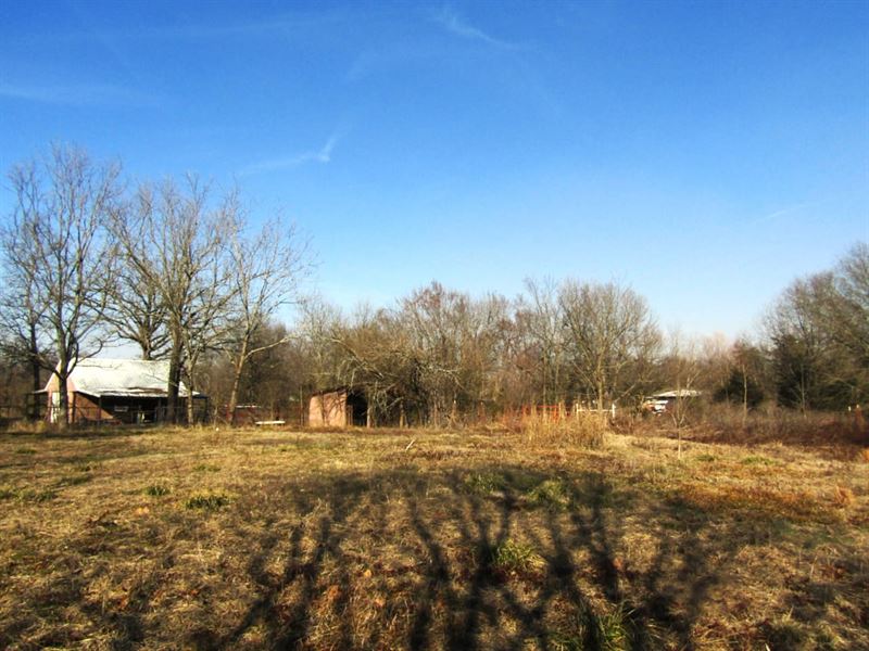 Building Tracks on Edge of Town Cho : Hugo : Choctaw County : Oklahoma