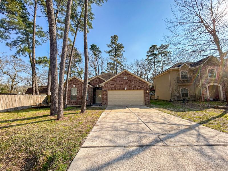 1527 Glen Oaks Drive : Conroe : Montgomery County : Texas